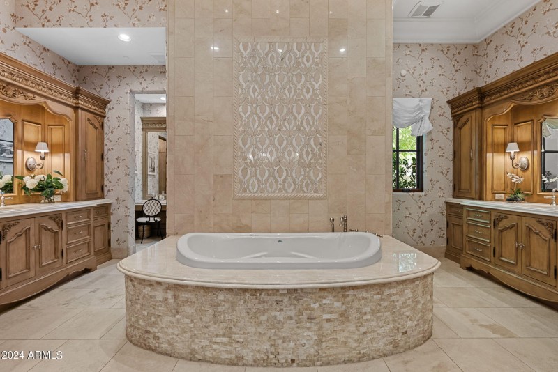 Elegant owners bath