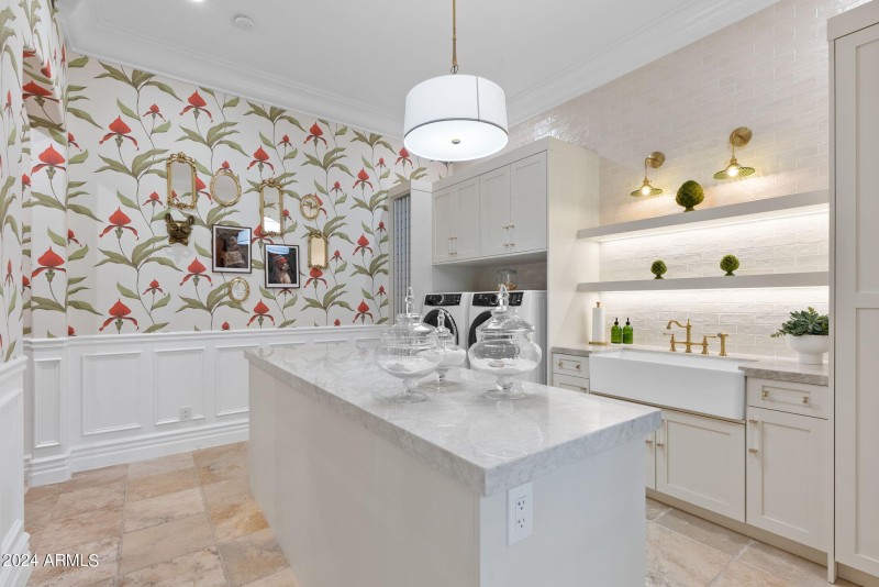 Laundry room 2