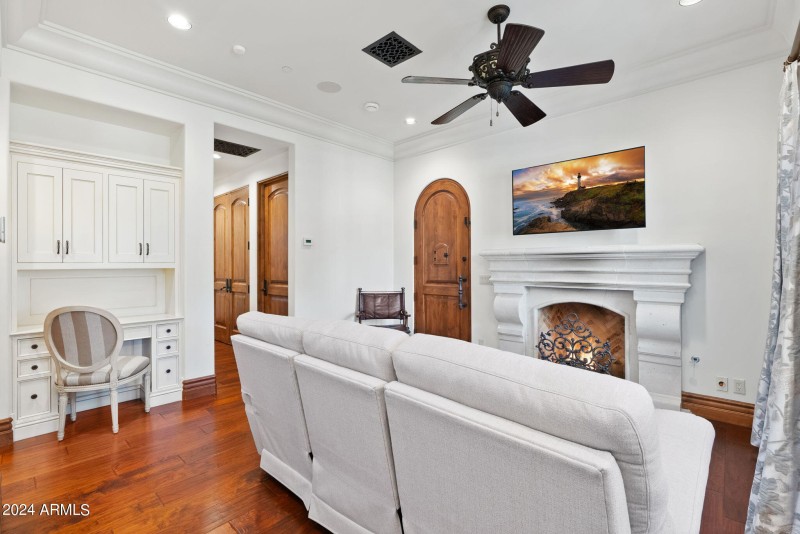 Guest house with office nook