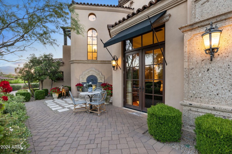 Courtyard off dining room