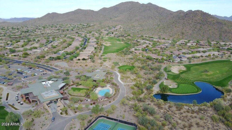 GOLF & MOUNTAIN VIEWS