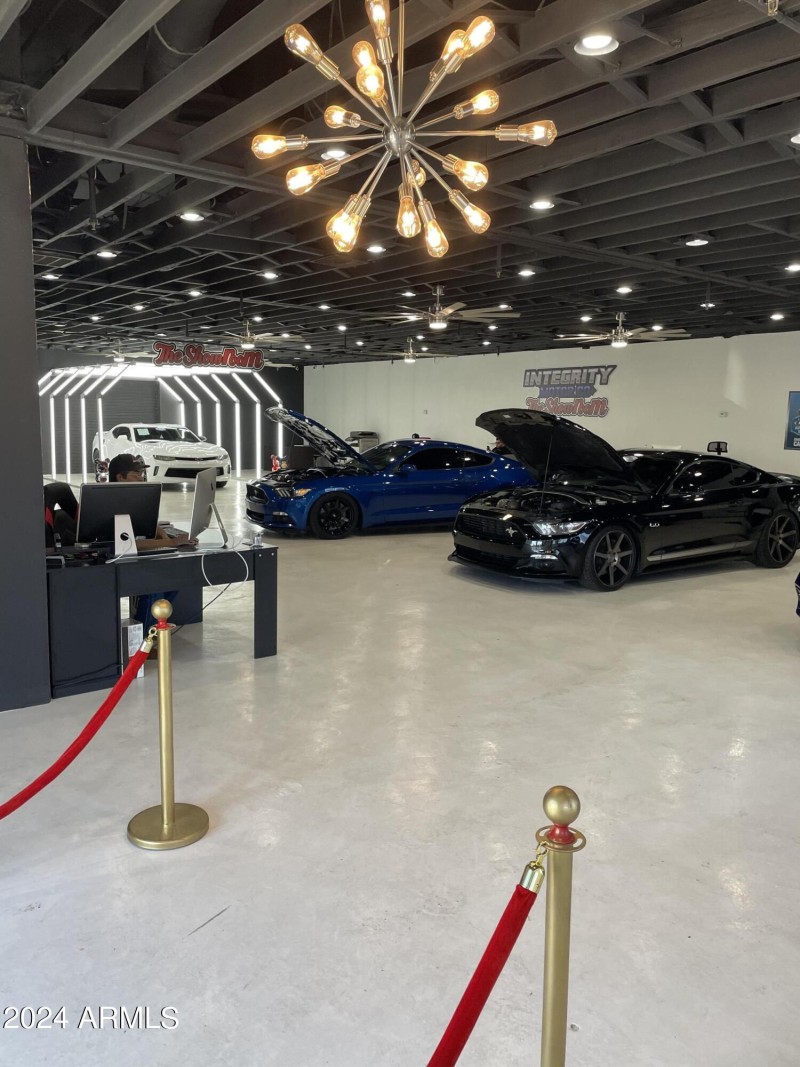 Showroom Photo #3