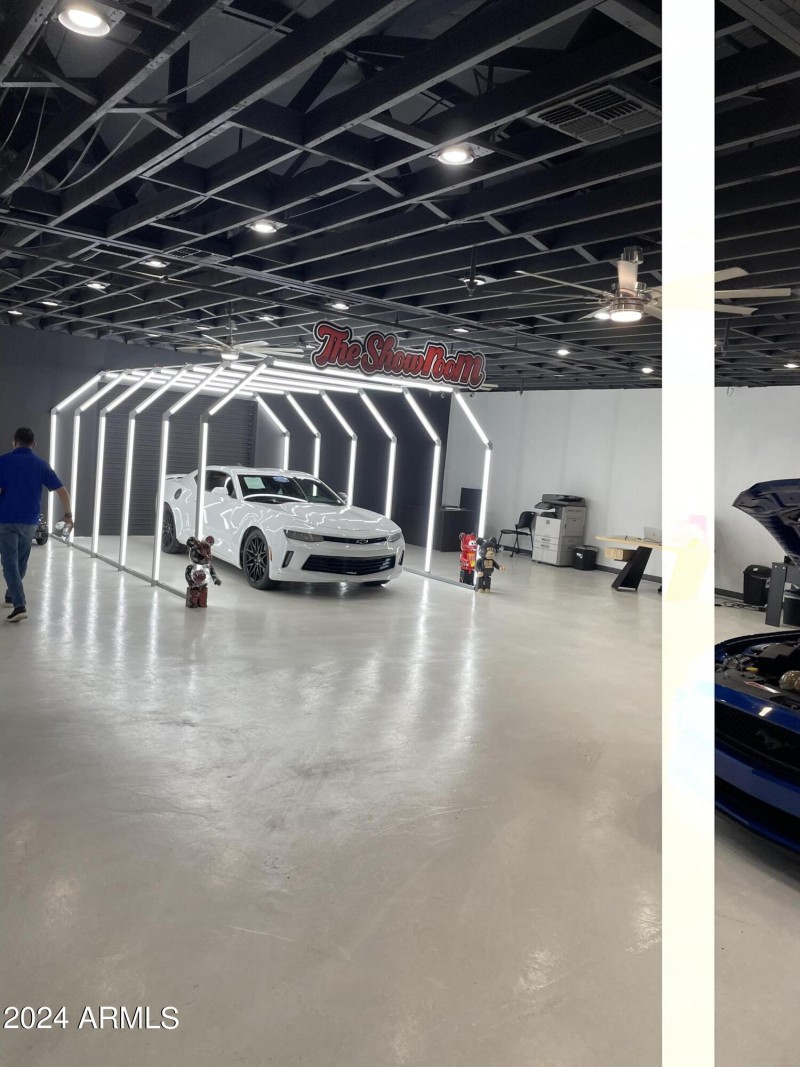 Showroom Photo #4