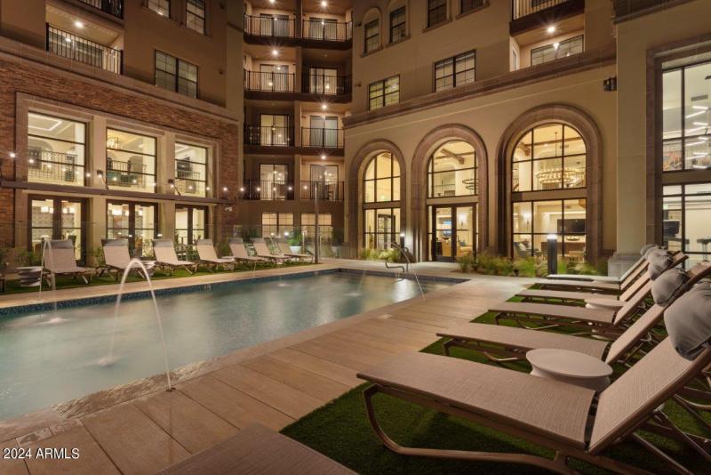 Manor_Scottsdale_Pool_Courtyard_Lounges