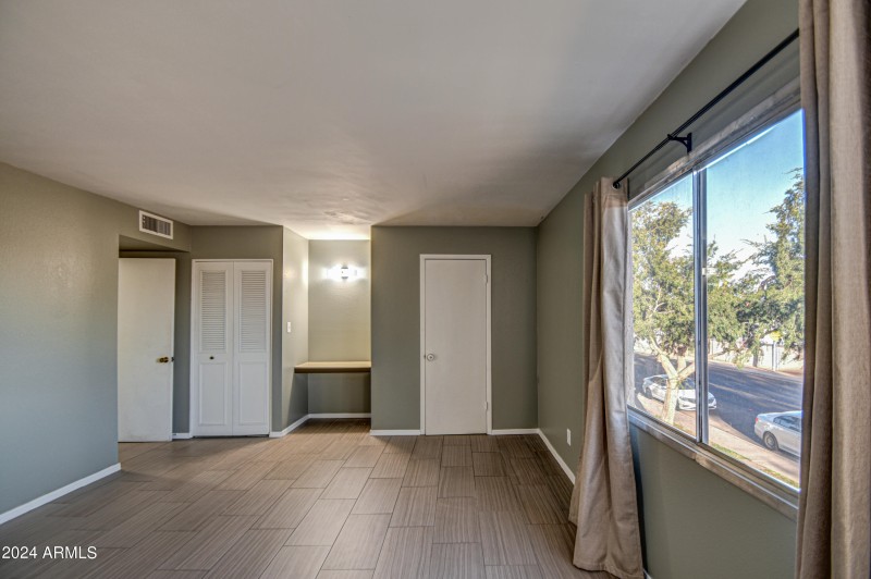 Bedroom 1-pic 3