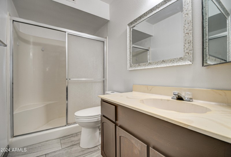 Bathroom 1-pic 2
