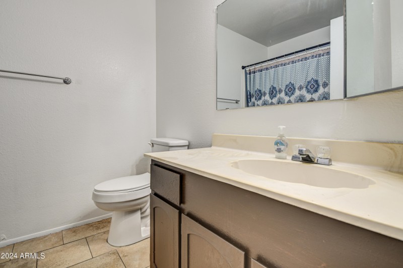 Bathroom 2-pic 2