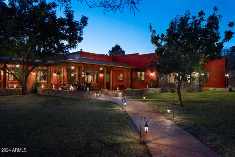 ranch ext night (5)