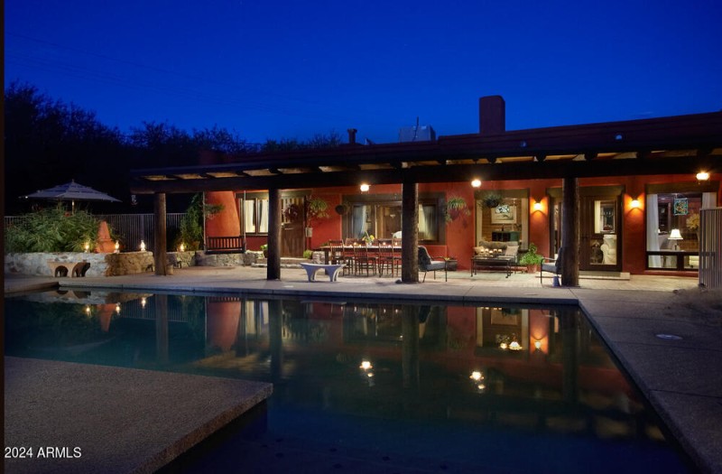 ranch ext night (6)