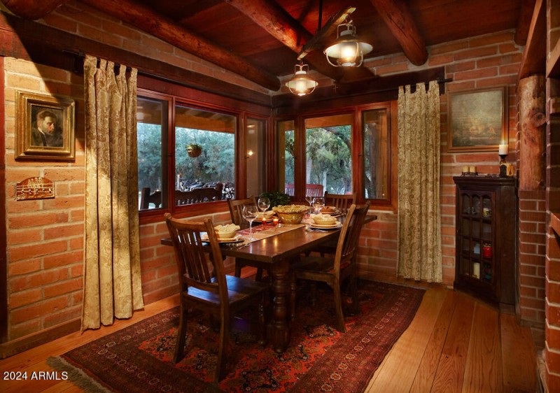 ranch house Dining room