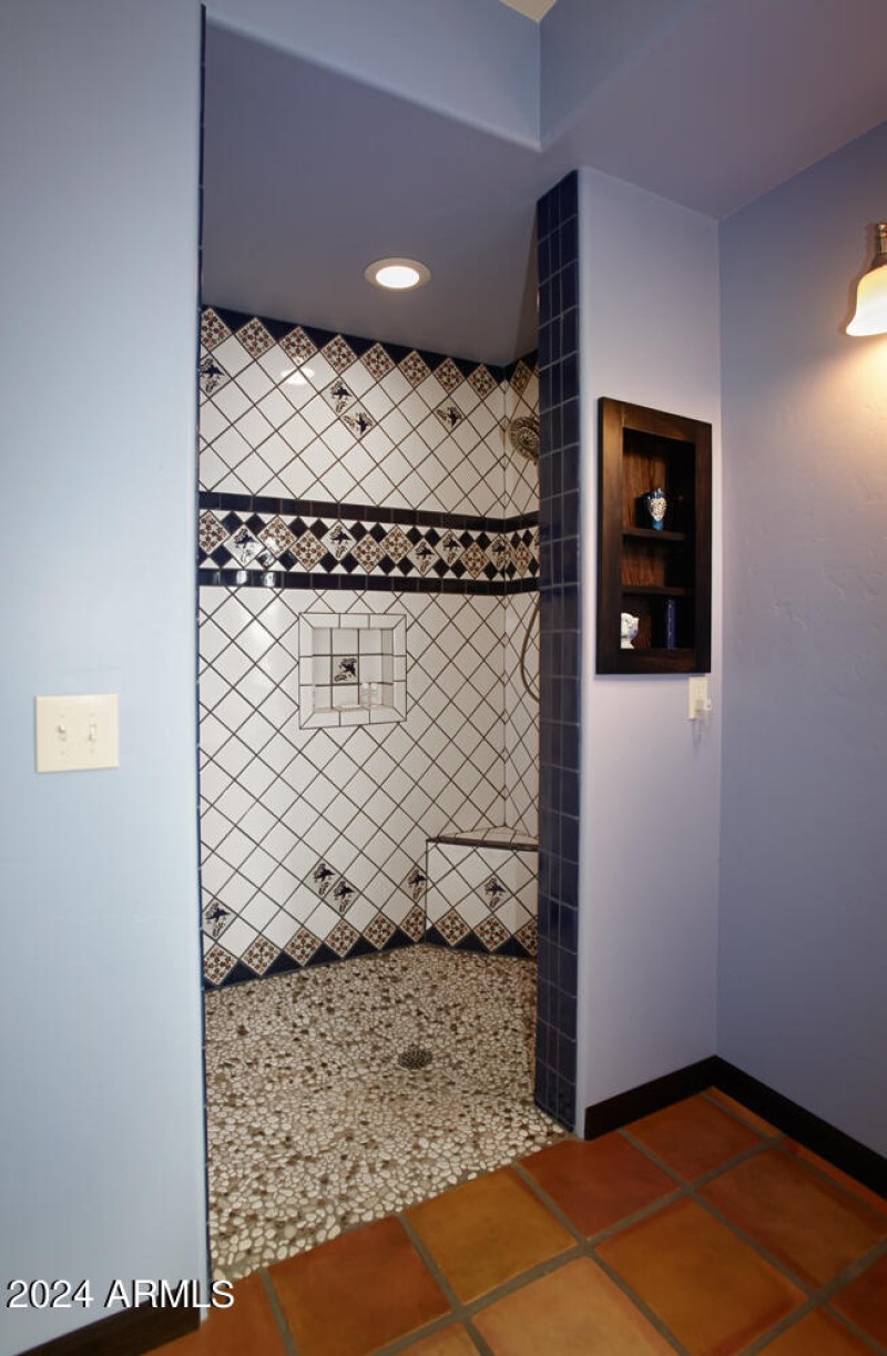 Casa Azul Shower 1702