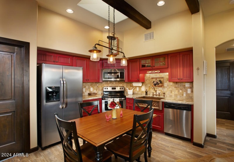 Farmhouse Kitch 1614