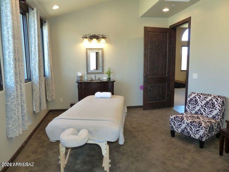 RCR Luella-Boomer Hall Massage Room