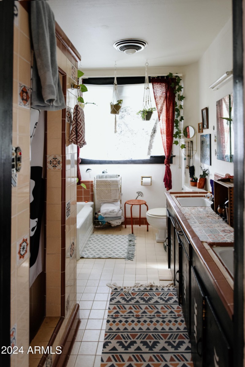 BATHROOM UPSTAIRS HALL