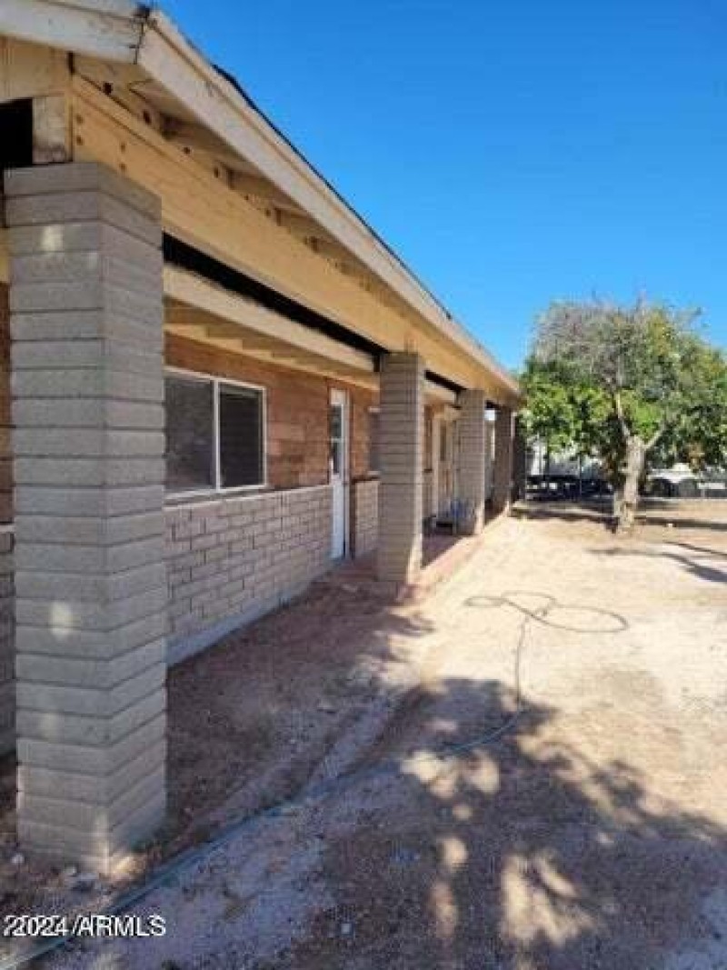 EXTERIOR 3