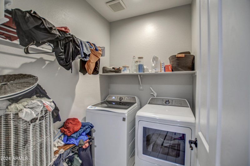 Laundry 1, 1