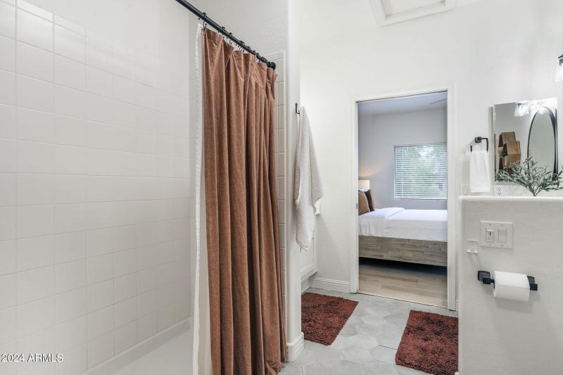 25-web-or-mls-16801-n-94th-st-2015