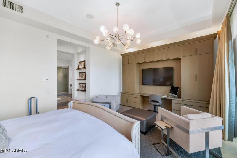 2 Biltmore Estates Dr-large-023-031-2 Bi