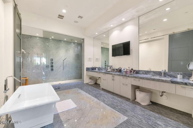 2 Biltmore Estates Dr-large-024-024-2 Bi