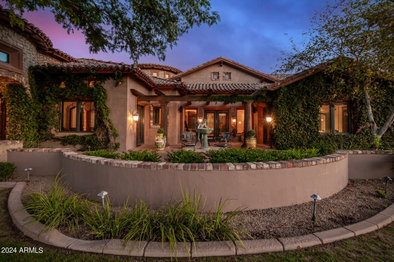Tuscan courtyard
