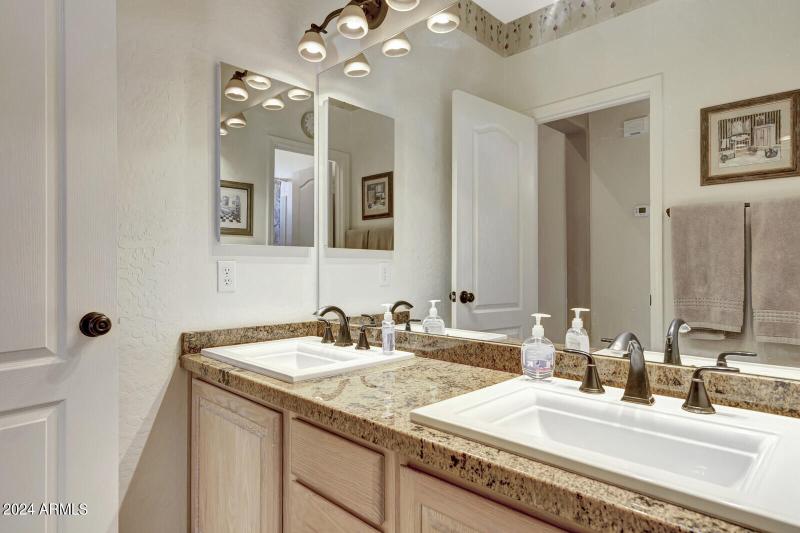 40_4343_East_Mossman_Drive__28_mls