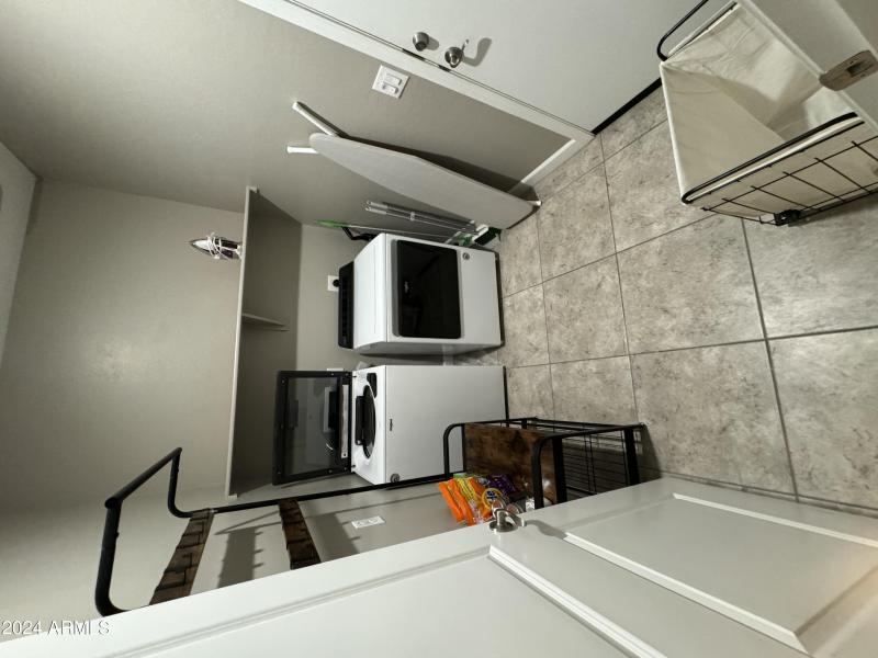 19373BB1-12DF-40B2-8F1C-D3E12F2FFD73