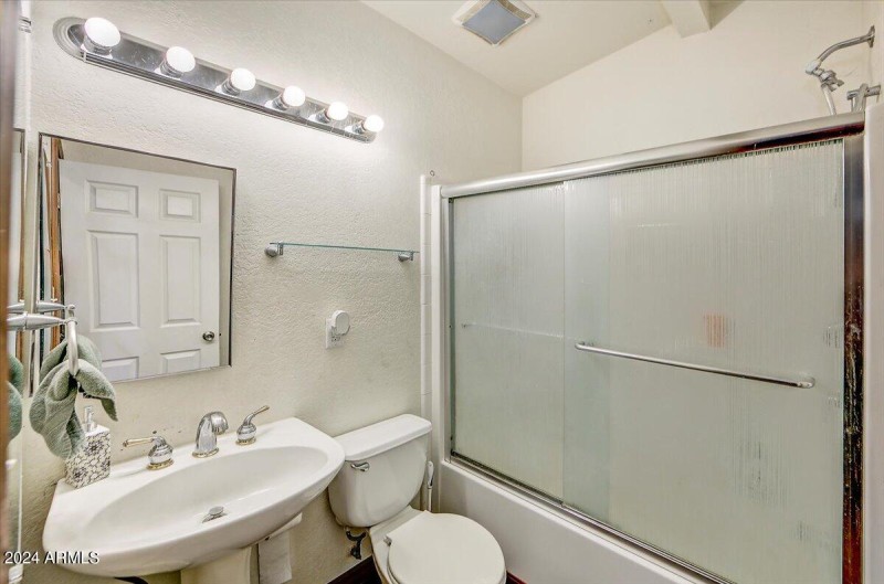 11-Bathroom