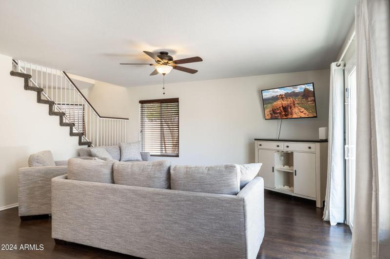 7-web-or-mls-7515-e-laguna-azul-ave