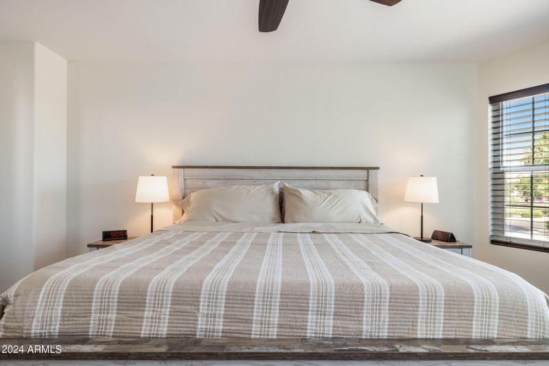 28-web-or-mls-7515-e-laguna-azul-ave