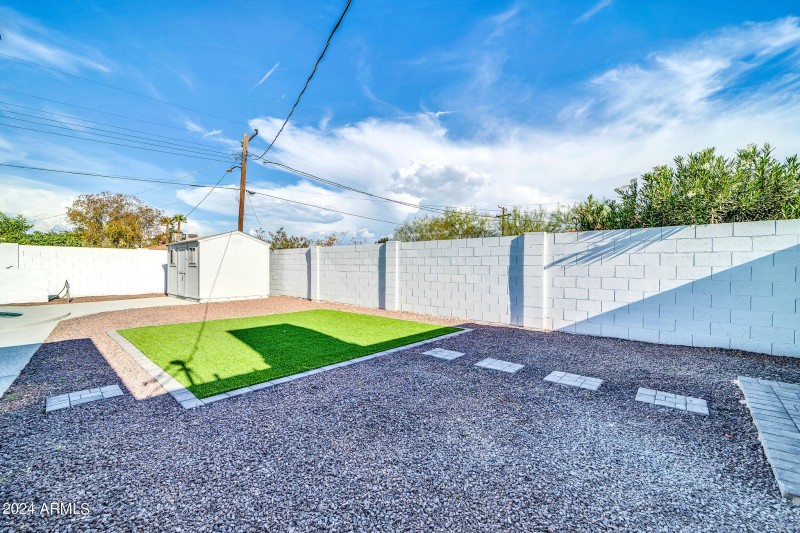 4307 N 15th Dr-32