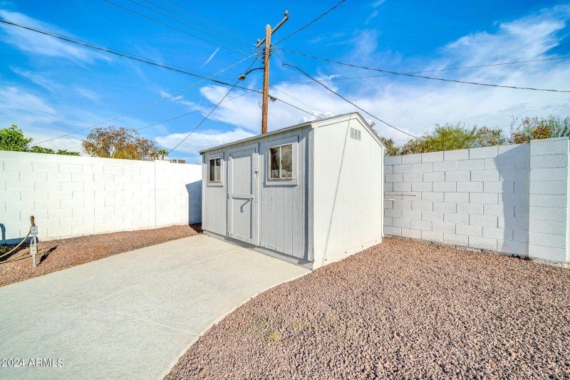 4307 N 15th Dr-31