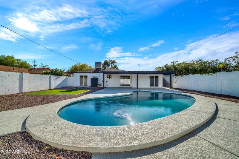4307 N 15th Dr-29