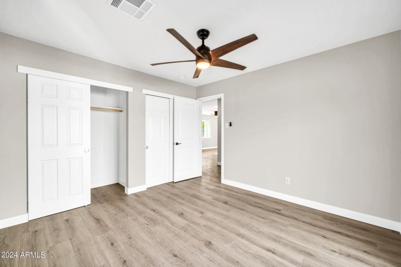 4307 N 15th Dr-24