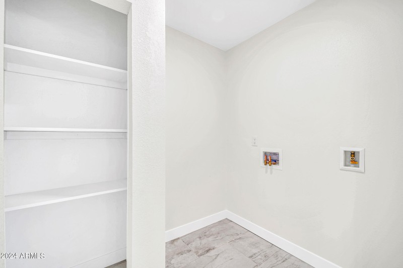 4307 N 15th Dr-20