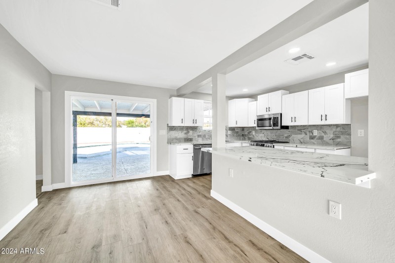 4307 N 15th Dr-13