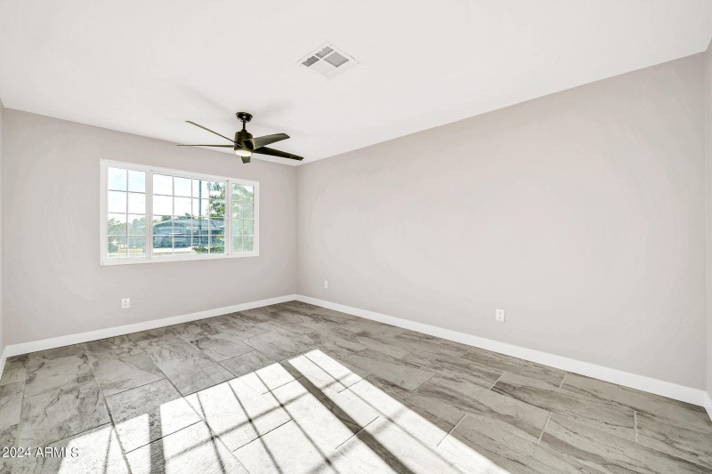 4307 N 15th Dr-7