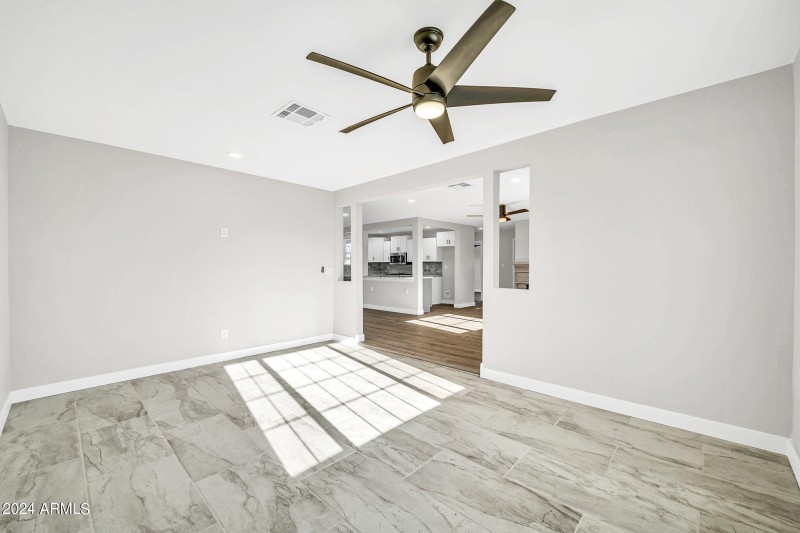 4307 N 15th Dr-6