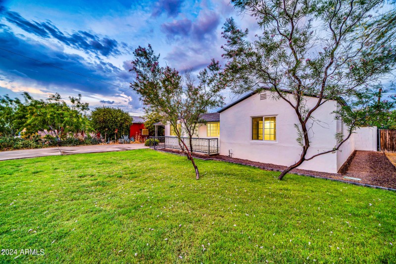 4307 N 15th Dr Twilgiht-12