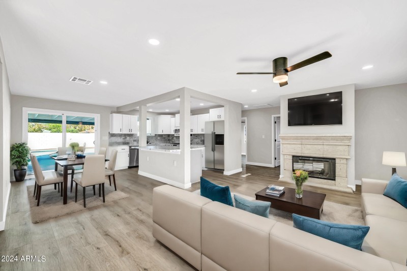 Virtual Staging AI - 4307-N-15th-Dr-5 -