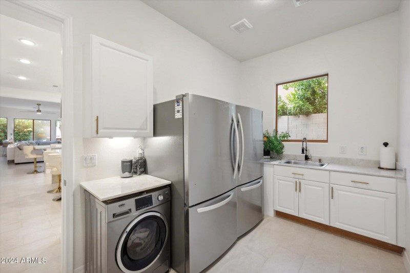 Butler Pantry - Off Kitchen
