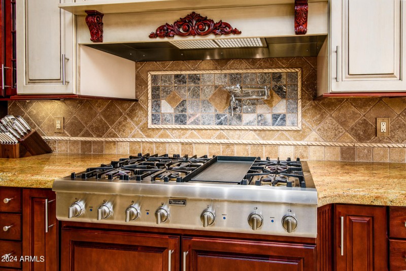Thermador 6 Burner Gas Cooktop W/Griddle