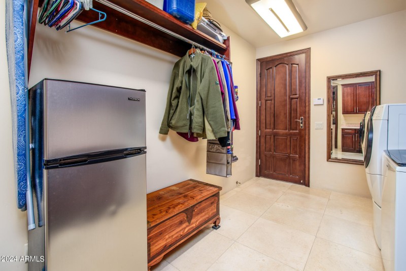 Built-In Cloths Rack, Extensive Cabinets