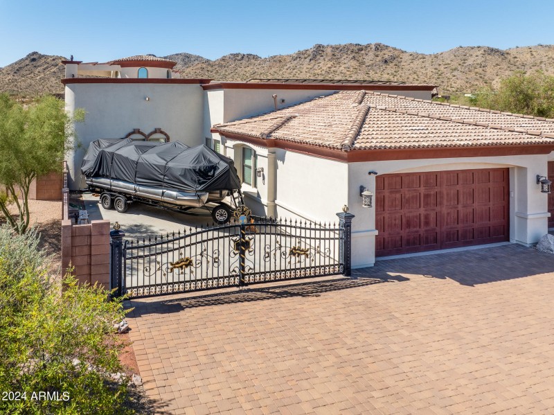 808' Of Additional Private Gated Parking