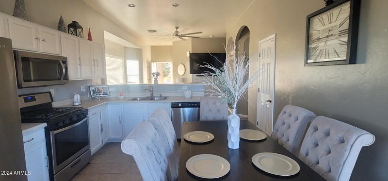 3731 CR dining area and kitchen
