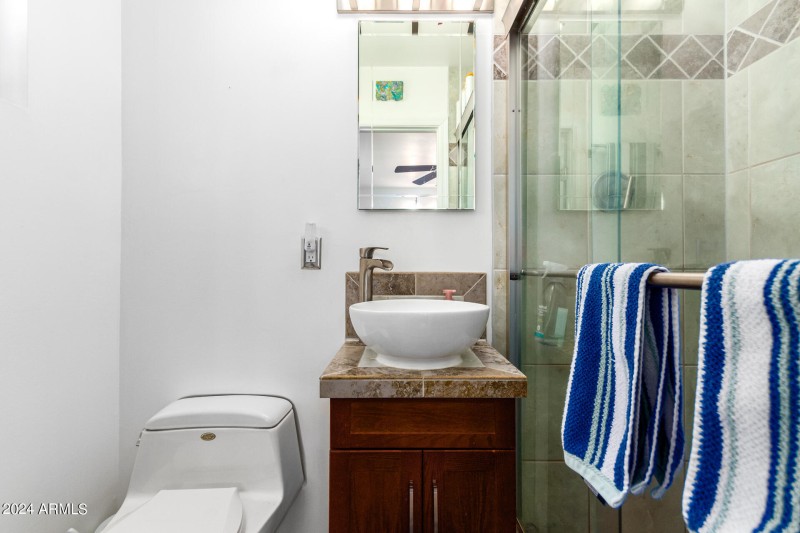 MASTER BEDROOM BATHROOM
