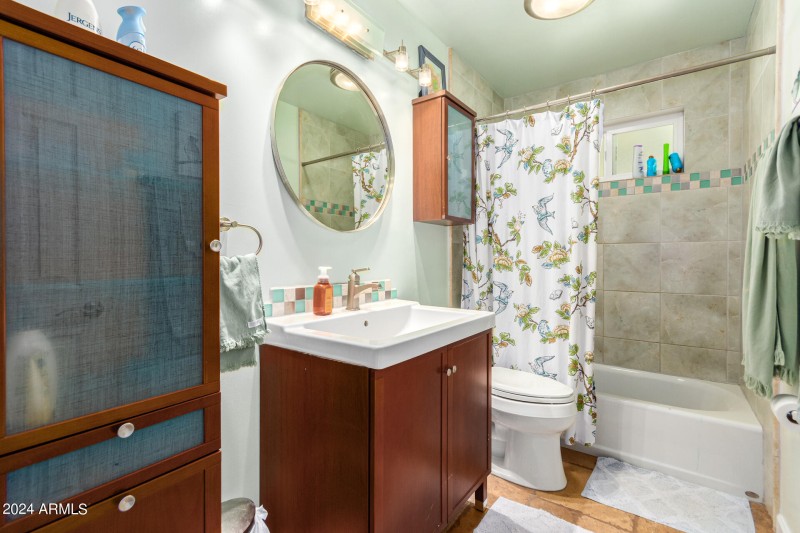 MAIN BATHROOM