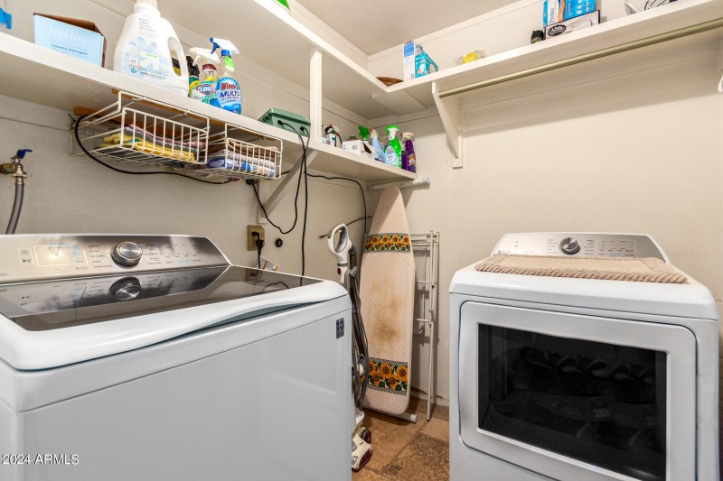 INDOOR LAUNDRY ROOM