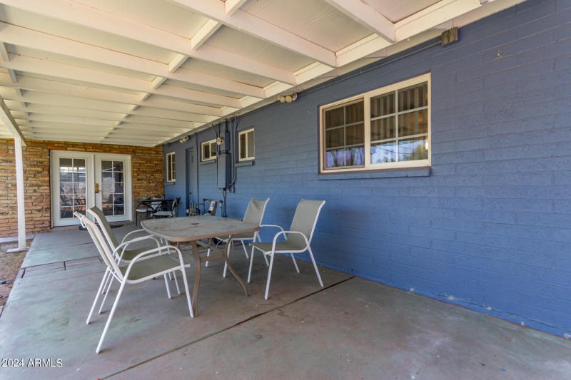 COVERED PORCH