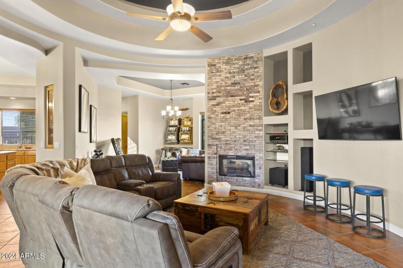 04_11362_E_Dale_Ln__004_mls