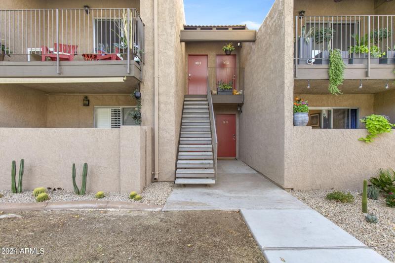 34-web-or-mls-5525-e-thomas-rd-unit-m11